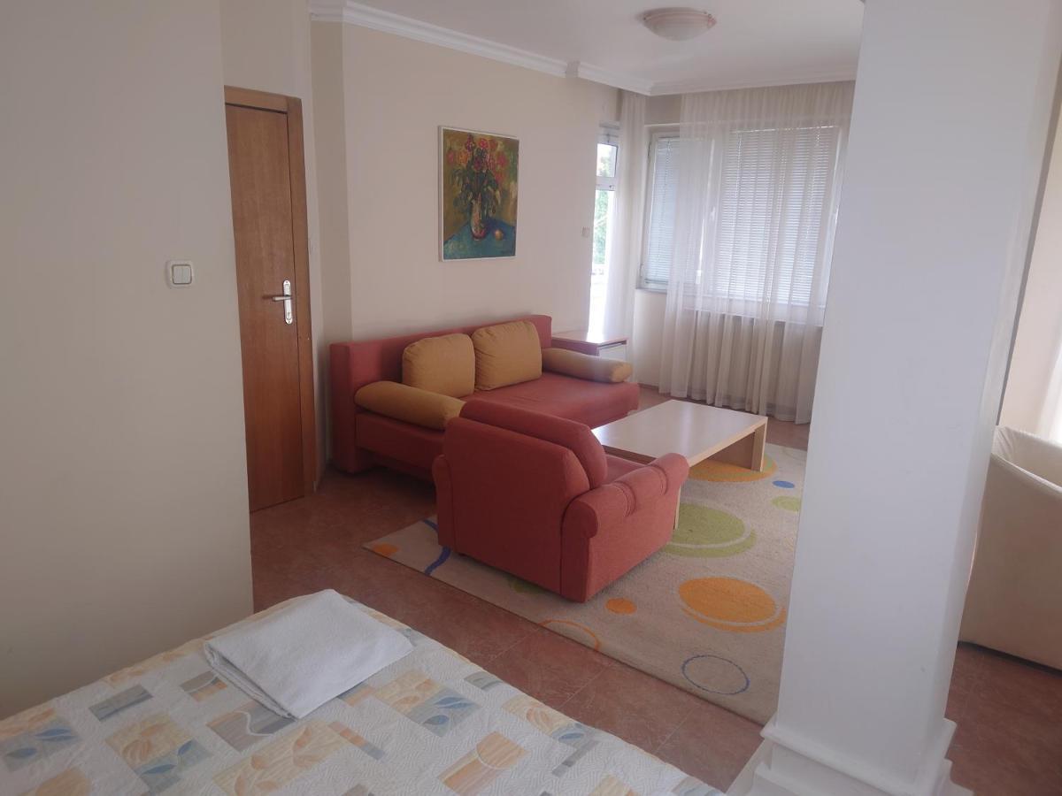 Hotel Zora 维丁 外观 照片